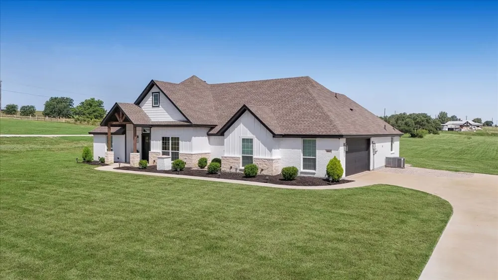 1005 Paradise Parkway Poolville, TX 76487