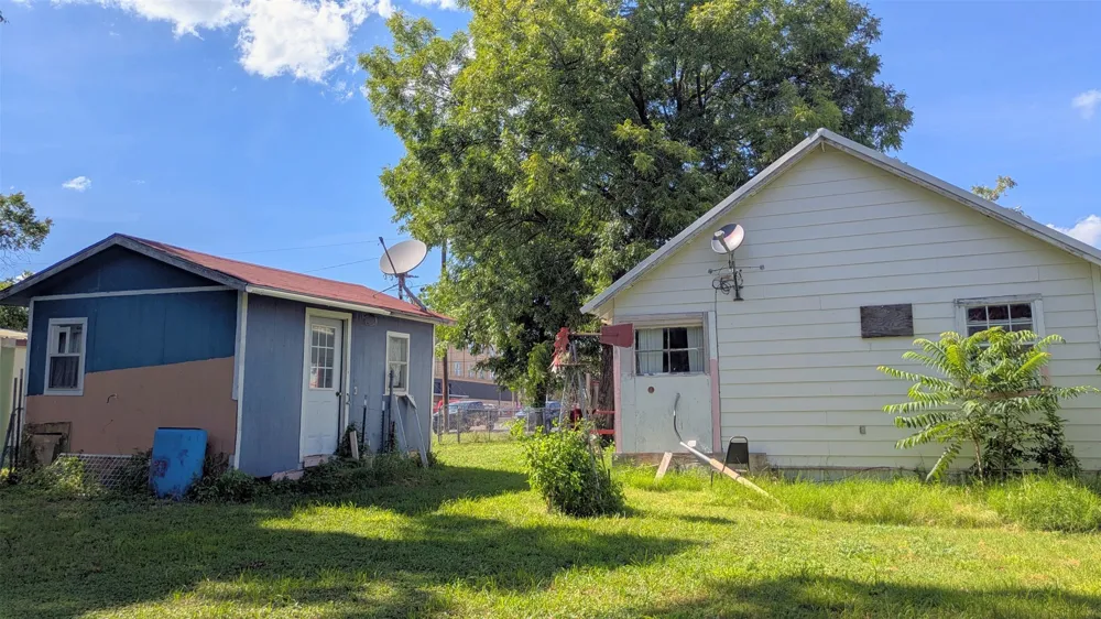 102 E Oak Avenue Comanche, TX 76442