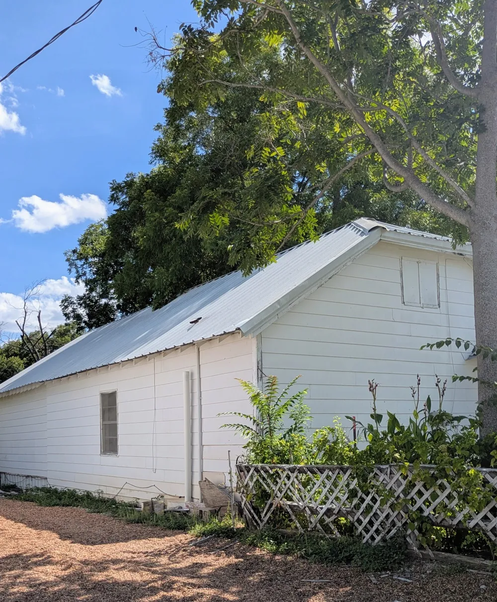 102 E Oak Avenue Comanche, TX 76442