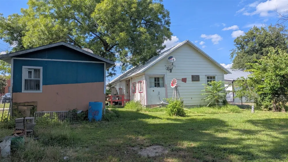 102 E Oak Avenue Comanche, TX 76442