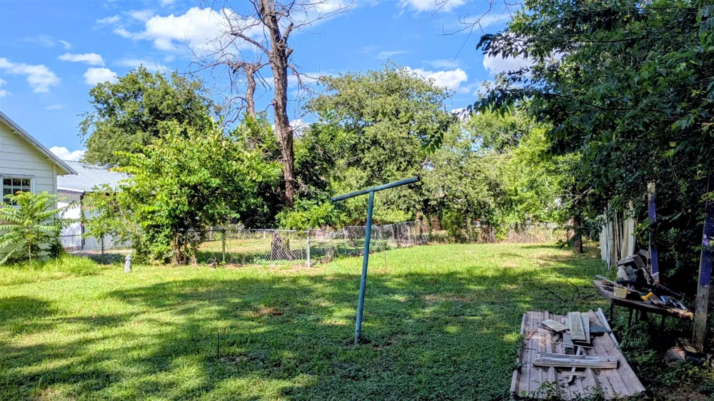 102 E Oak Avenue Comanche, TX 76442