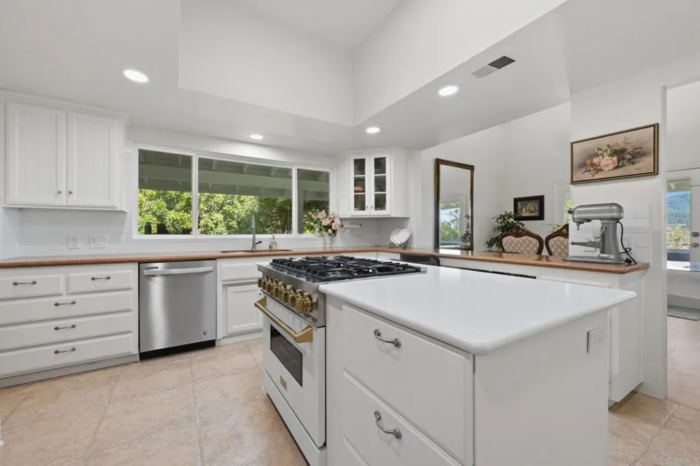 3830 Lake Garden Drive Fallbrook, CA 92028