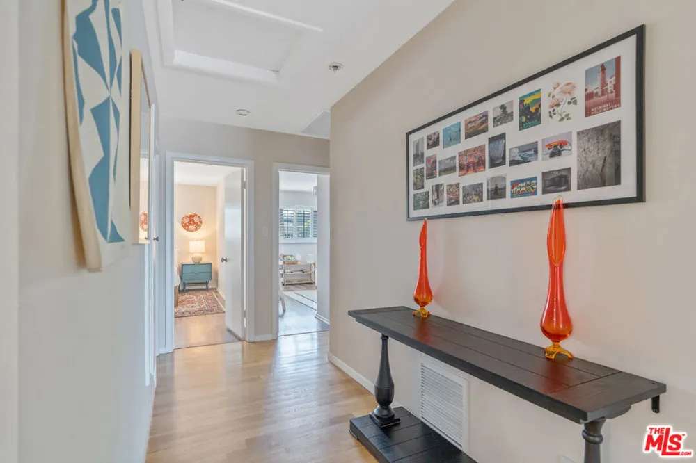 4246 S Cloverdale Avenue Los Angeles, CA 90008