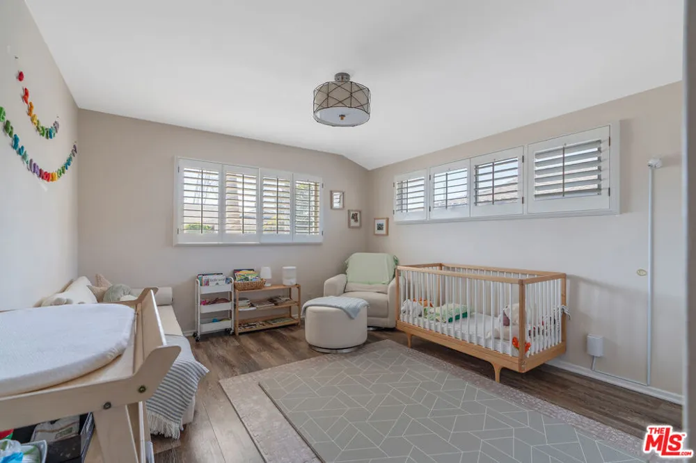 4246 S Cloverdale Avenue Los Angeles, CA 90008