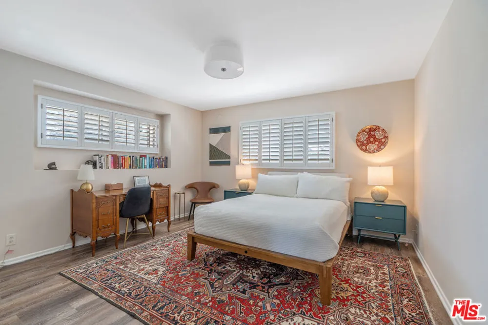 4246 S Cloverdale Avenue Los Angeles, CA 90008