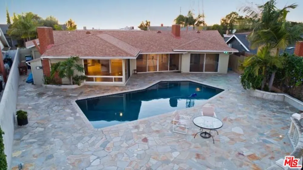 4246 S Cloverdale Avenue Los Angeles, CA 90008