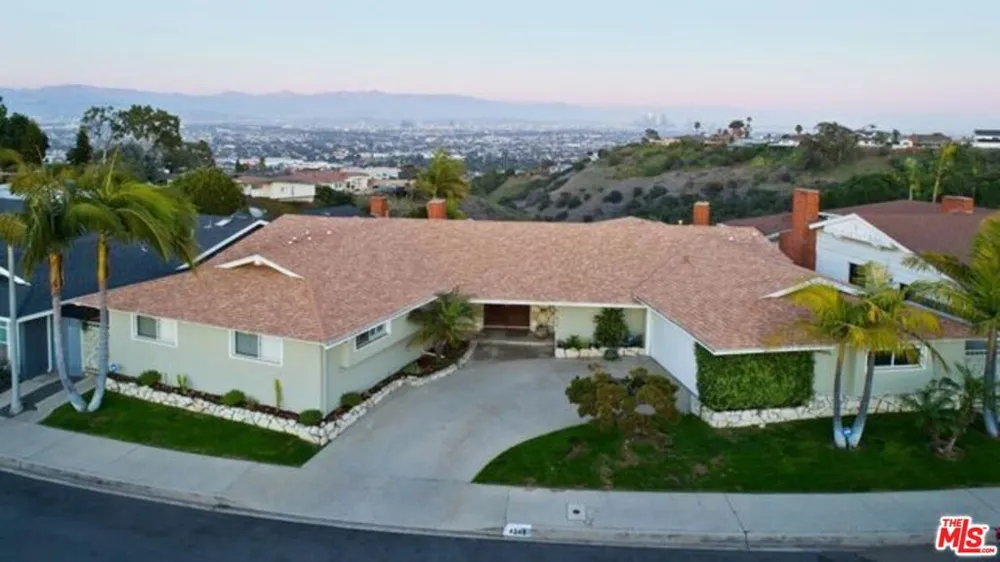 4246 S Cloverdale Avenue Los Angeles, CA 90008