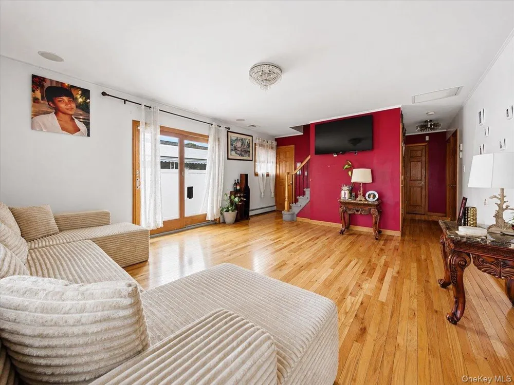 95 E Riviera Drive Lindenhurst, NY 11757