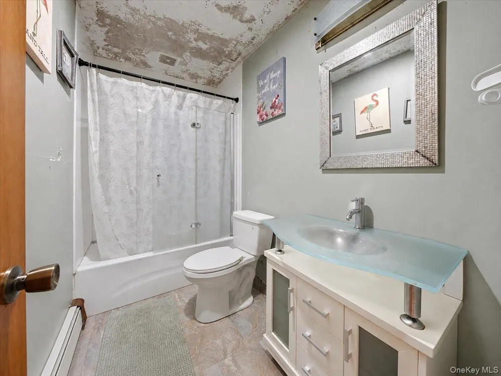 95 E Riviera Drive Lindenhurst, NY 11757