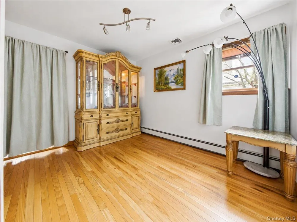 95 E Riviera Drive Lindenhurst, NY 11757