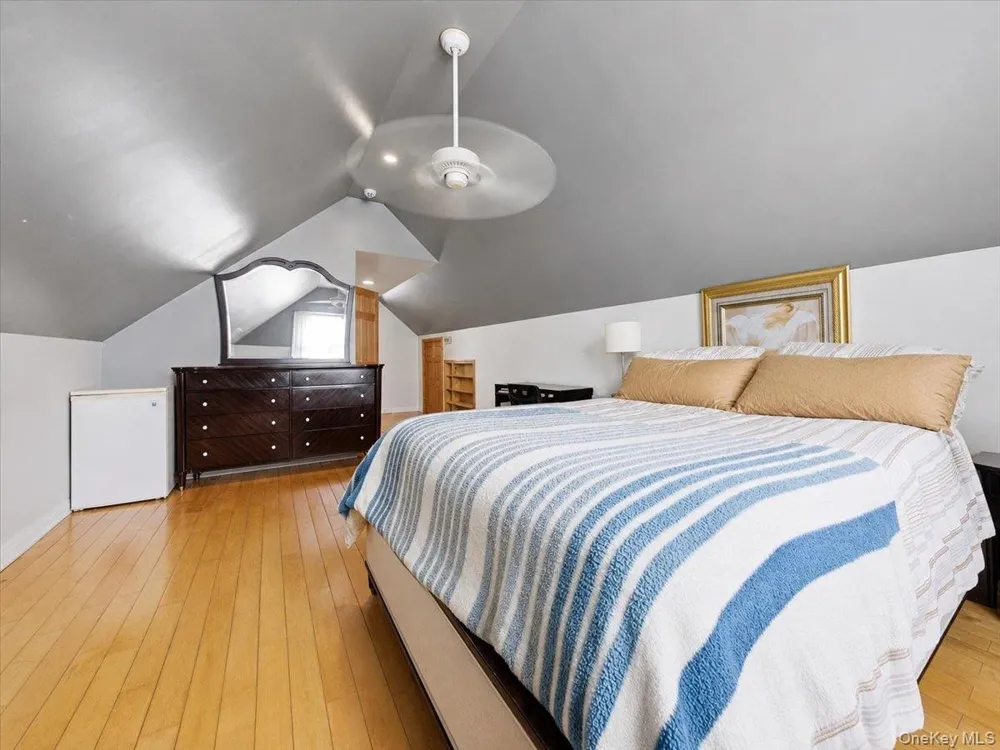 95 E Riviera Drive Lindenhurst, NY 11757