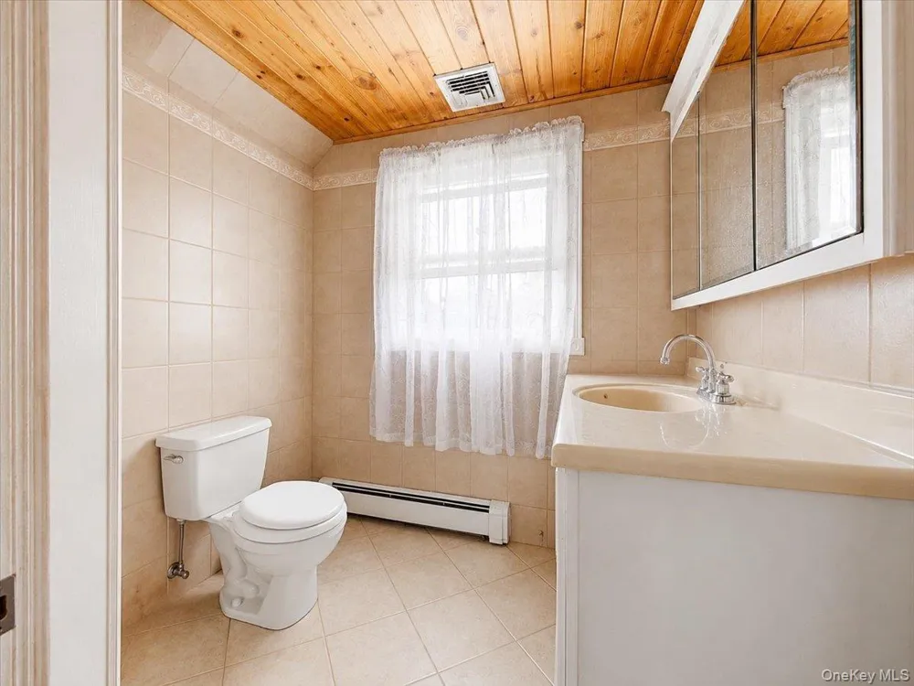 95 E Riviera Drive Lindenhurst, NY 11757