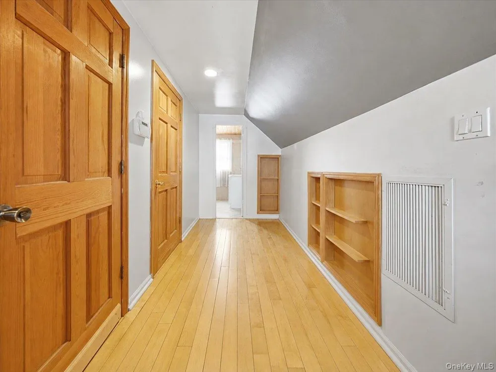 95 E Riviera Drive Lindenhurst, NY 11757