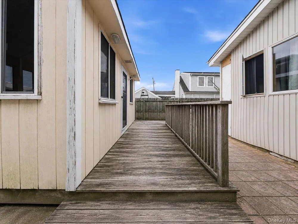 95 E Riviera Drive Lindenhurst, NY 11757