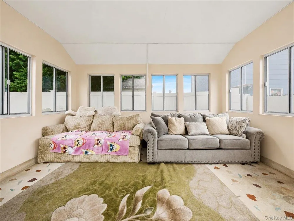 95 E Riviera Drive Lindenhurst, NY 11757