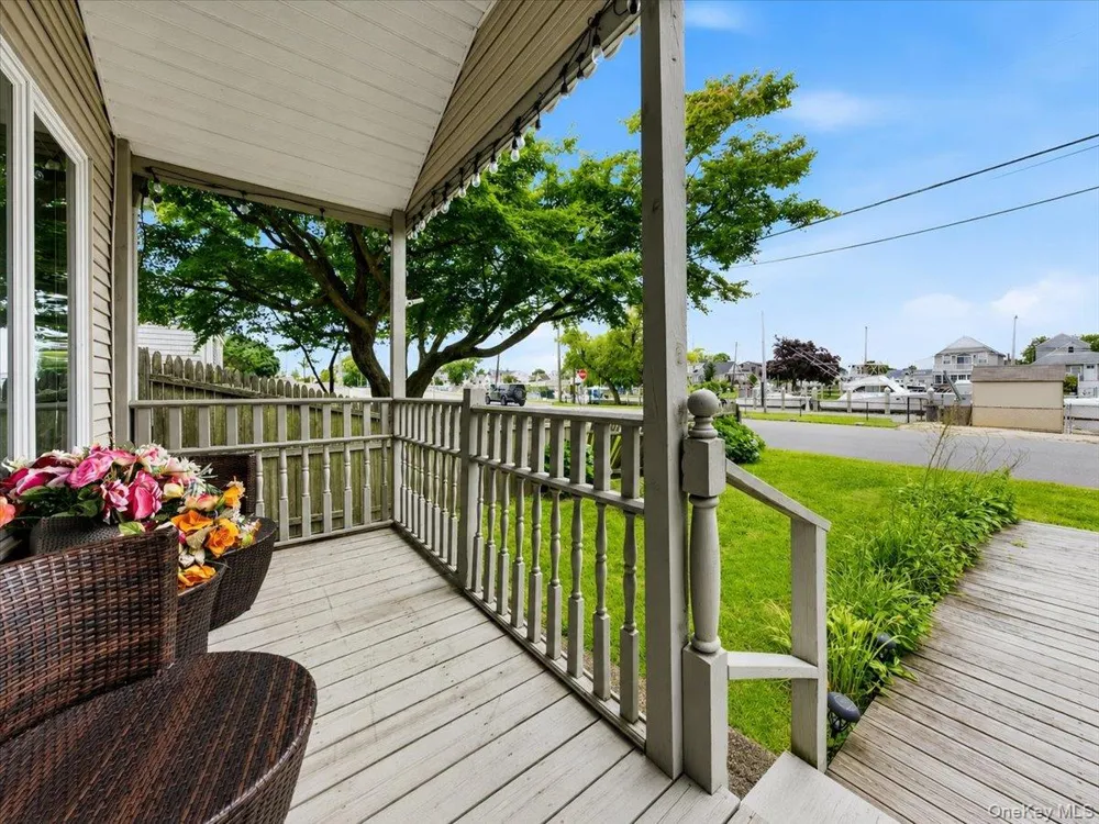 95 E Riviera Drive Lindenhurst, NY 11757