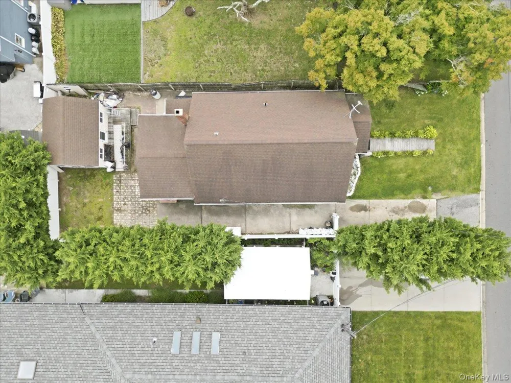 95 E Riviera Drive Lindenhurst, NY 11757