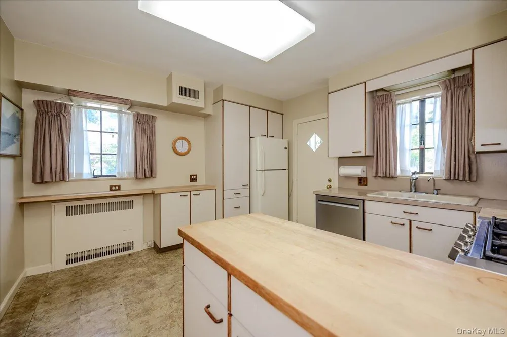 1264 Rhinelander Avenue Bronx, NY 10461