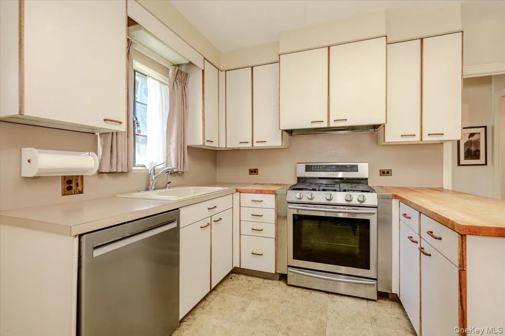 1264 Rhinelander Avenue Bronx, NY 10461