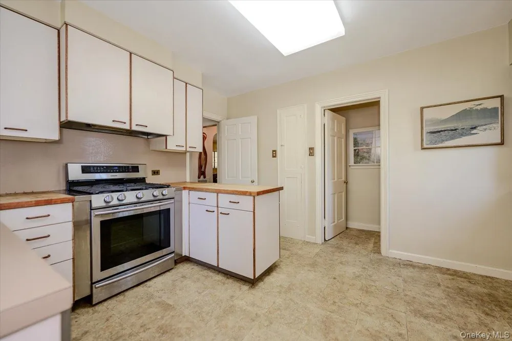 1264 Rhinelander Avenue Bronx, NY 10461