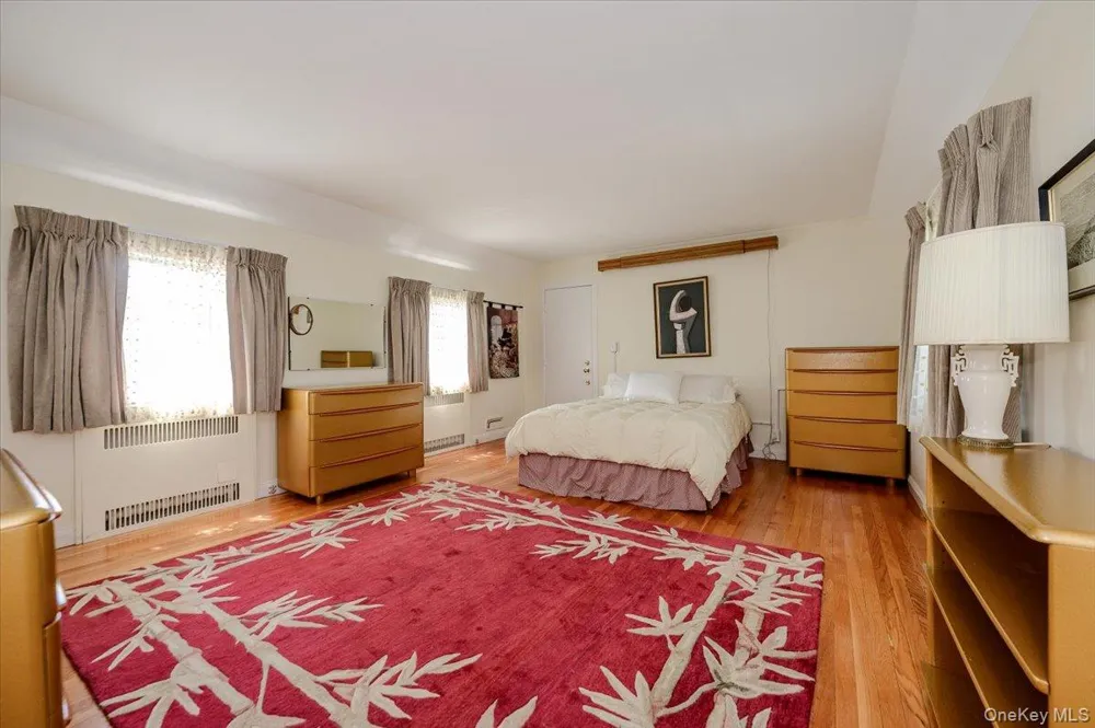 1264 Rhinelander Avenue Bronx, NY 10461
