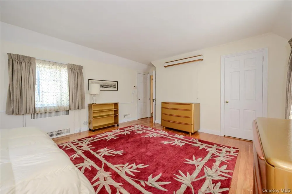 1264 Rhinelander Avenue Bronx, NY 10461
