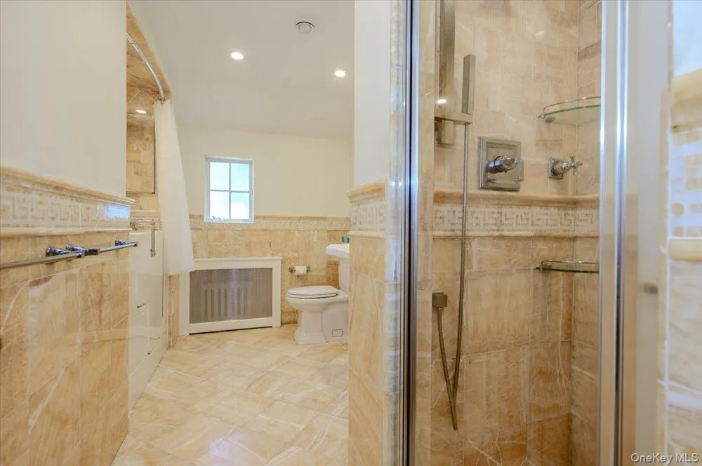 1264 Rhinelander Avenue Bronx, NY 10461