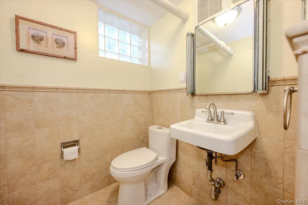1264 Rhinelander Avenue Bronx, NY 10461