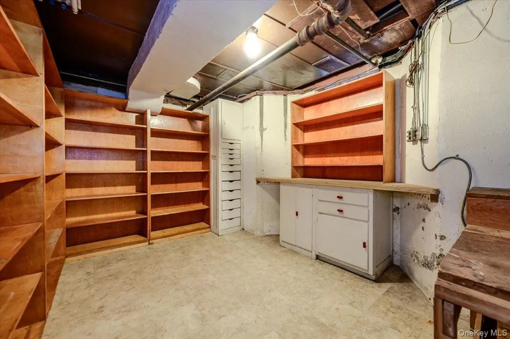 1264 Rhinelander Avenue Bronx, NY 10461