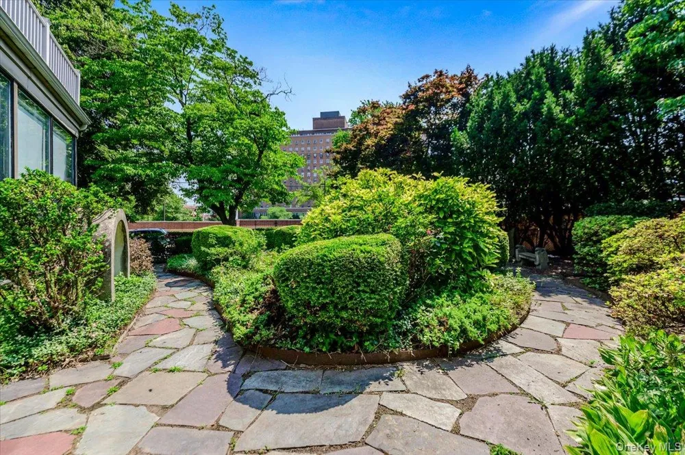 1264 Rhinelander Avenue Bronx, NY 10461