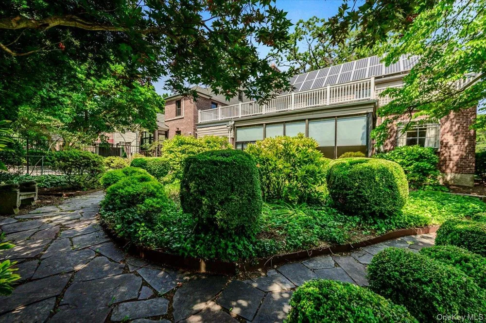 1264 Rhinelander Avenue Bronx, NY 10461