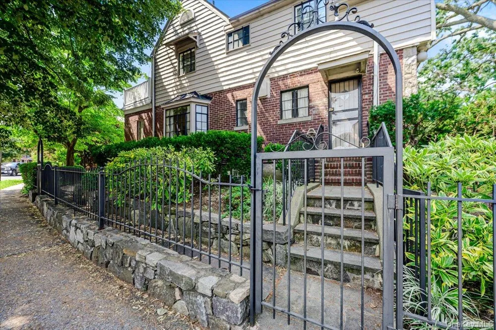 1264 Rhinelander Avenue Bronx, NY 10461