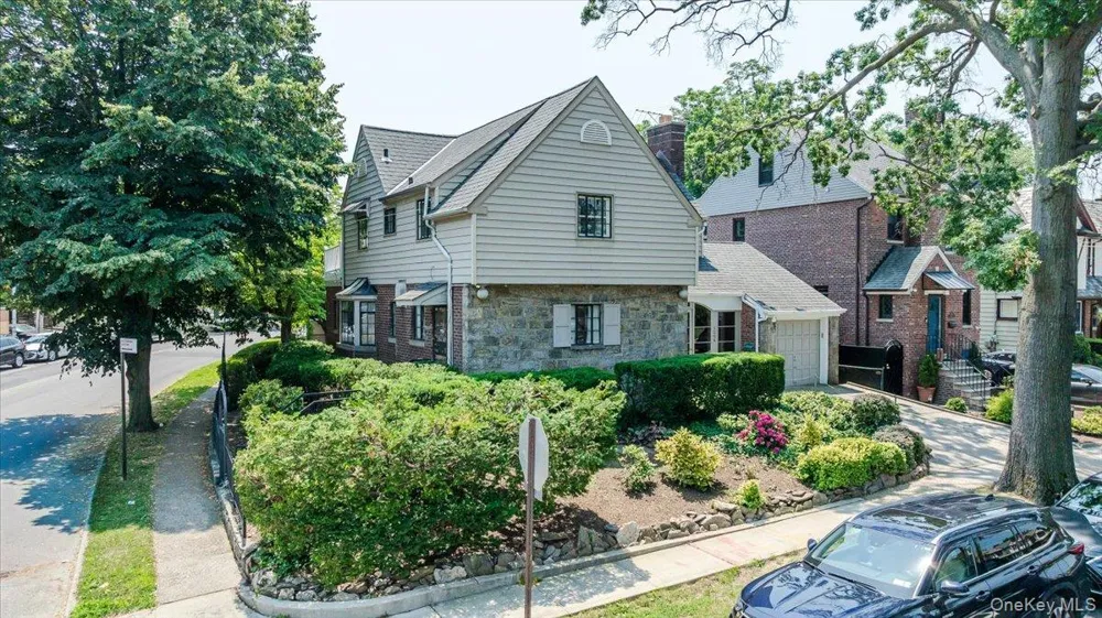 1264 Rhinelander Avenue Bronx, NY 10461