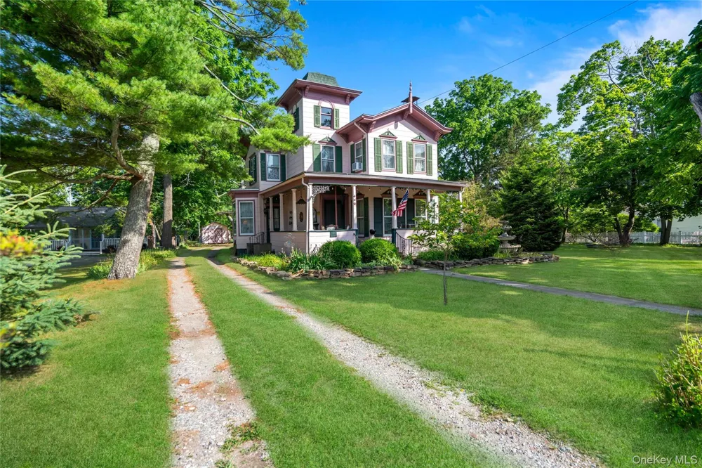 449 Montauk Highway East Moriches, NY 11940