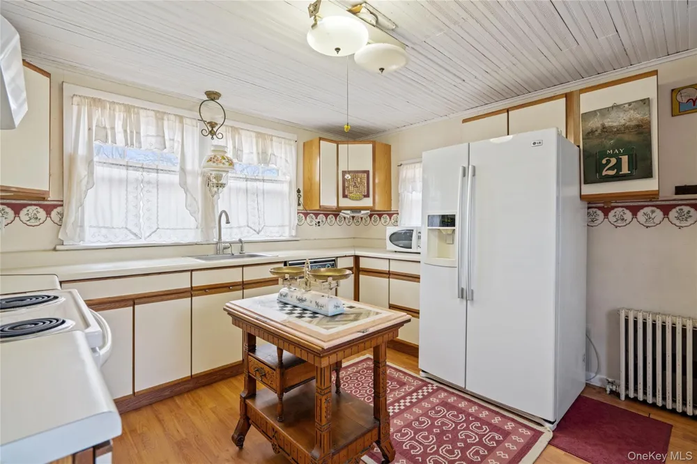 449 Montauk Highway East Moriches, NY 11940