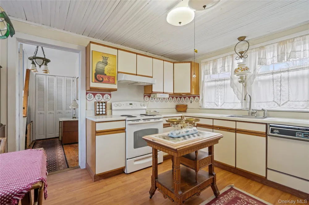 449 Montauk Highway East Moriches, NY 11940
