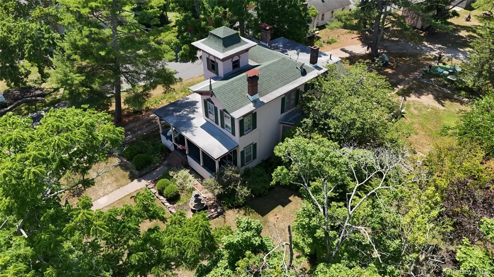 449 Montauk Highway East Moriches, NY 11940