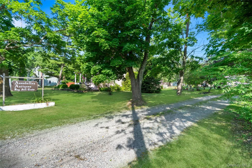 449 Montauk Highway East Moriches, NY 11940