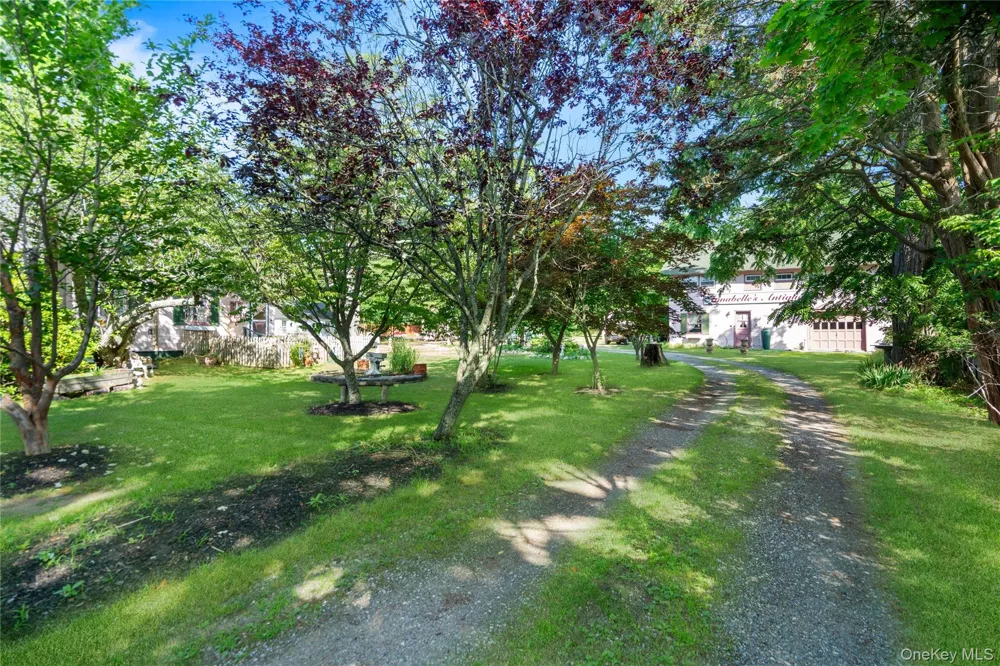 449 Montauk Highway East Moriches, NY 11940