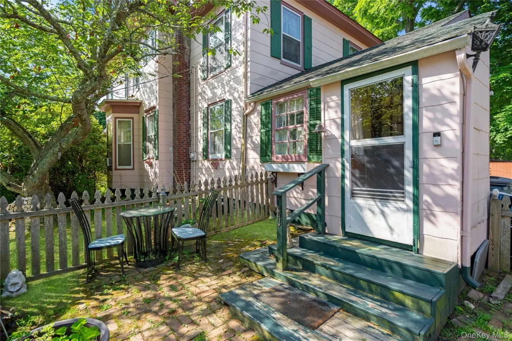 449 Montauk Highway East Moriches, NY 11940
