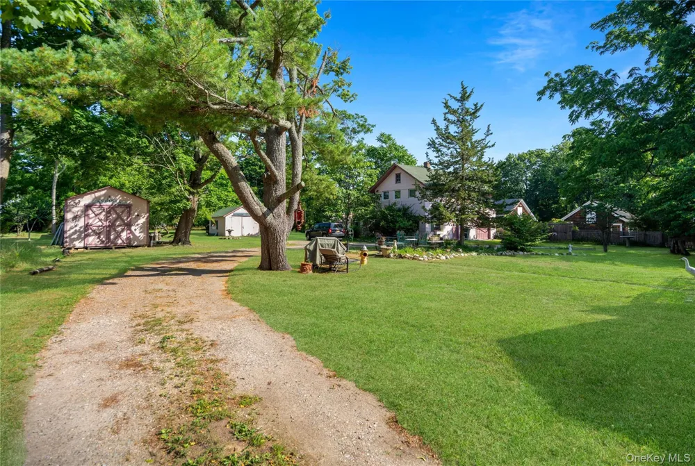 449 Montauk Highway East Moriches, NY 11940