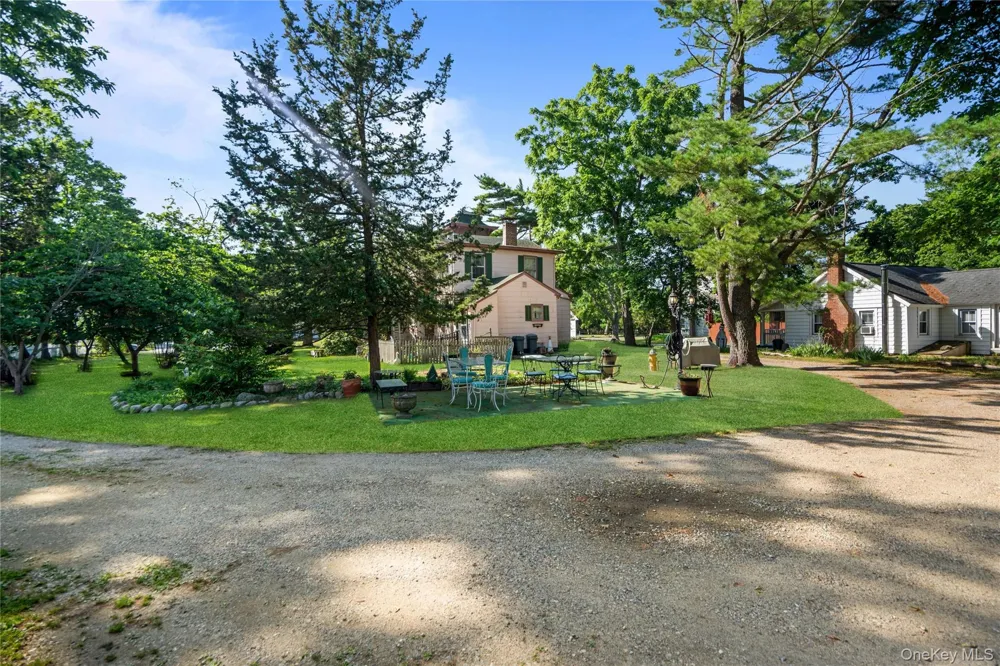 449 Montauk Highway East Moriches, NY 11940