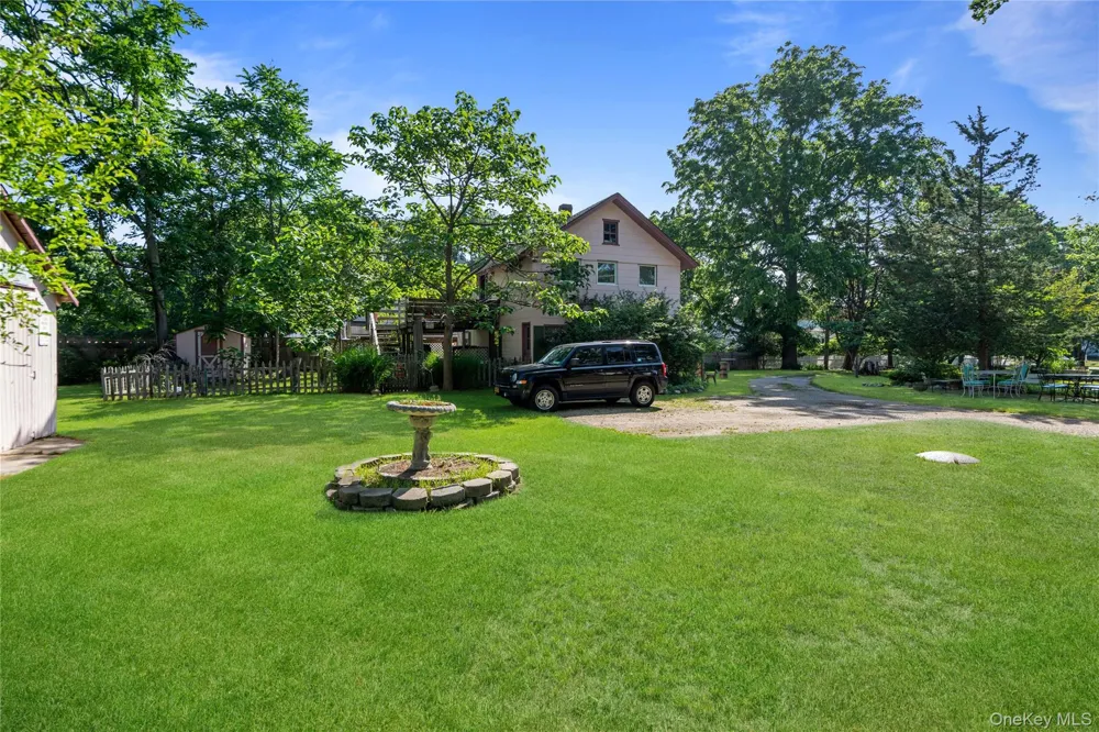 449 Montauk Highway East Moriches, NY 11940