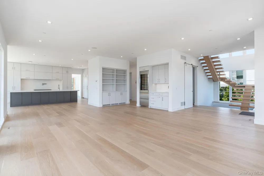 9 E Division Street Westhampton Beach, NY 11978