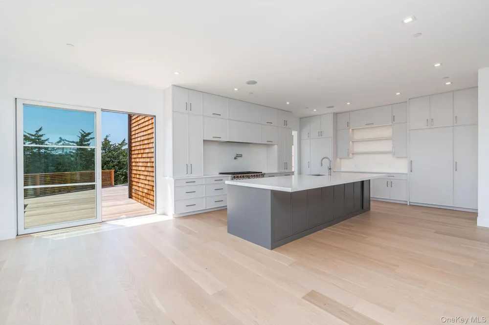 9 E Division Street Westhampton Beach, NY 11978
