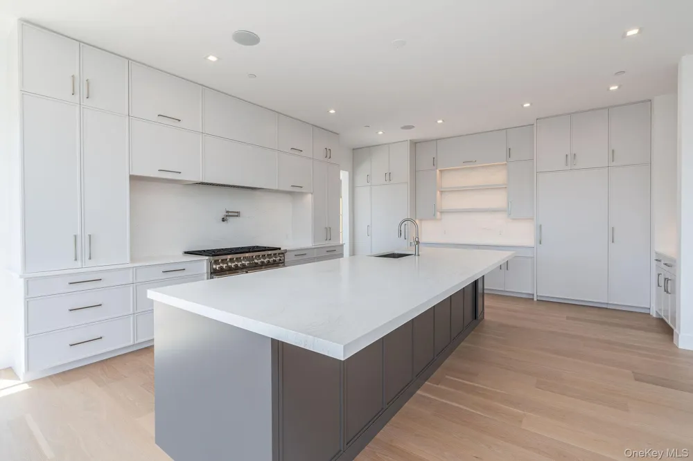 9 E Division Street Westhampton Beach, NY 11978