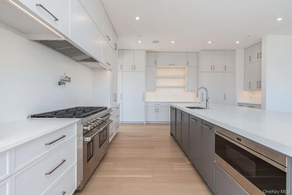 9 E Division Street Westhampton Beach, NY 11978