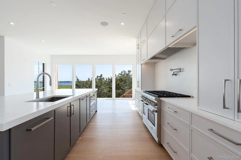 9 E Division Street Westhampton Beach, NY 11978