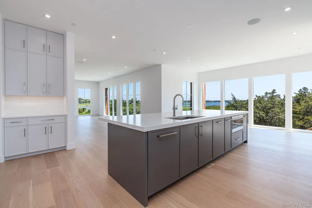 9 E Division Street Westhampton Beach, NY 11978
