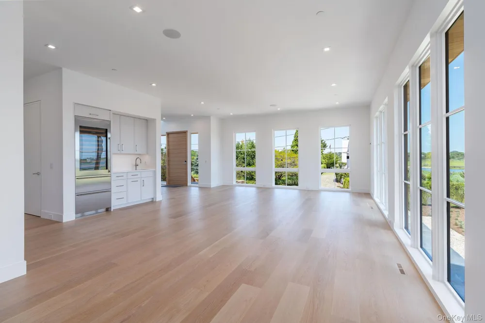 9 E Division Street Westhampton Beach, NY 11978